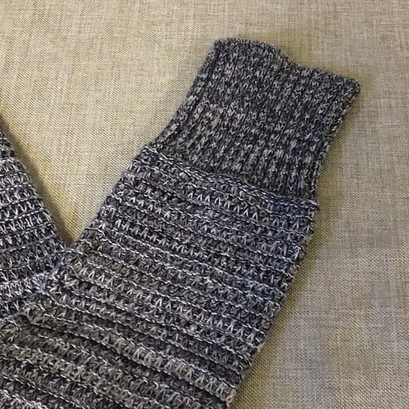 Calvin Klein VGUC grey linger sweater, v neck, size M - Picture 10 of 13